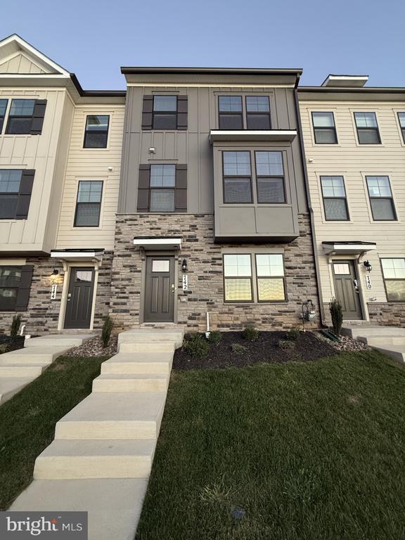 742 Compass Way, Frederick