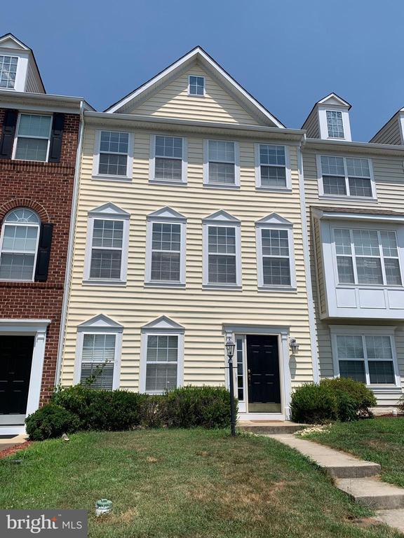 314 E Wainscot Dr, New Market