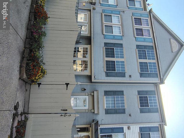 564 Hollyberry Way, Frederick