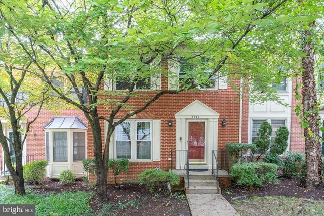 5634 April Journey #48, Columbia