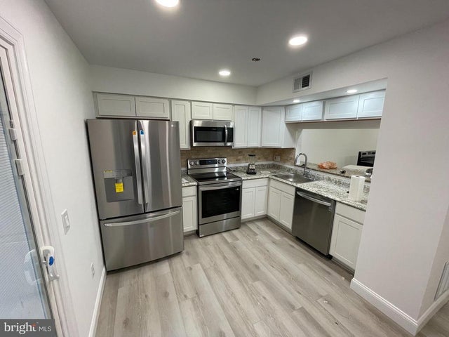 9622 Lambeth Ct, Columbia