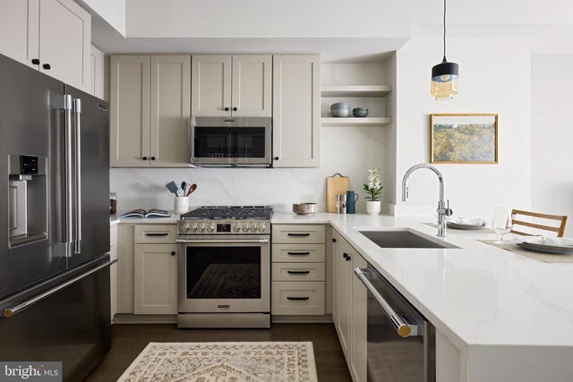 8015 Old Georgetown Rd, Bethesda