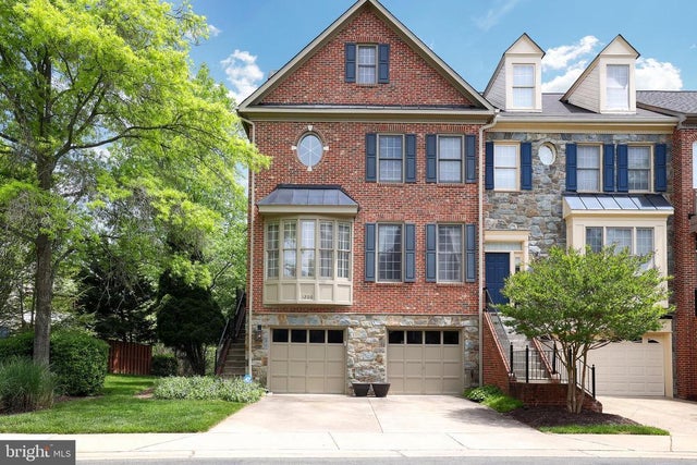 1200 Treasure Oak Ct, Rockville