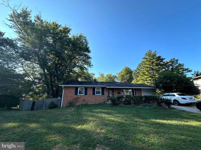 5 Charen Ct, Potomac