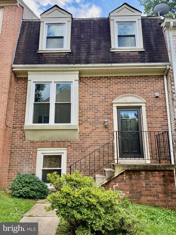 10 Meadow Grass Ct, Gaithersburg