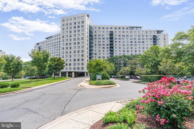 10401 Grosvenor Pl #904, Rockville