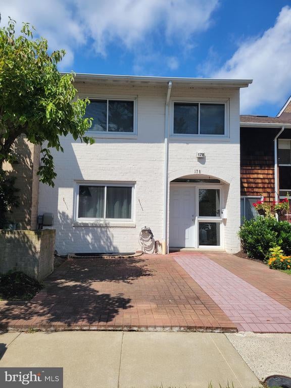 New Mark Esplanade-178 New Mark Esplanade Nw, Rockville