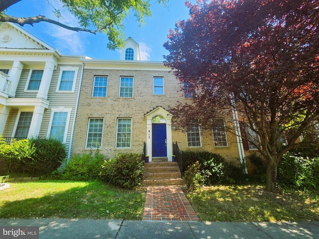 917 Crestfield Dr, Rockville