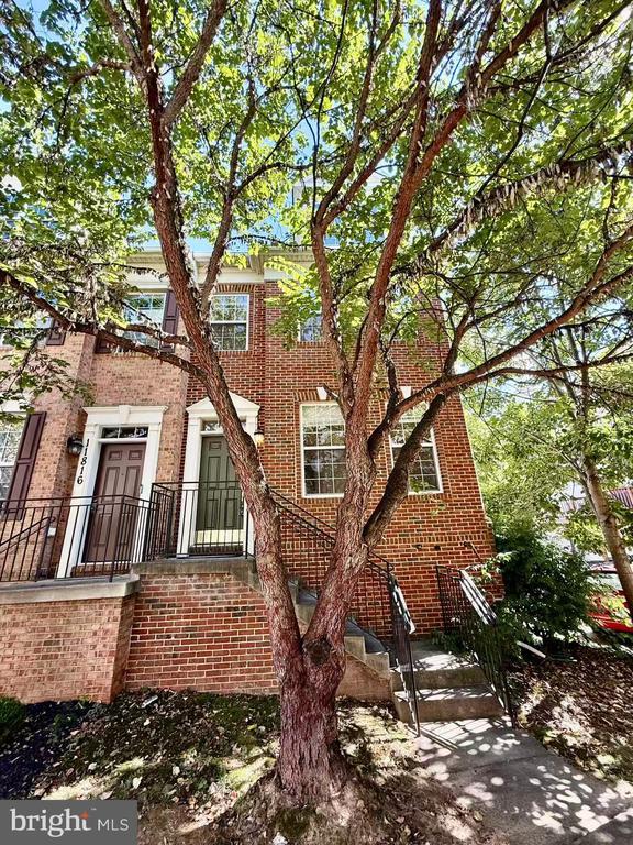 11818 Regents Park Dr, Germantown