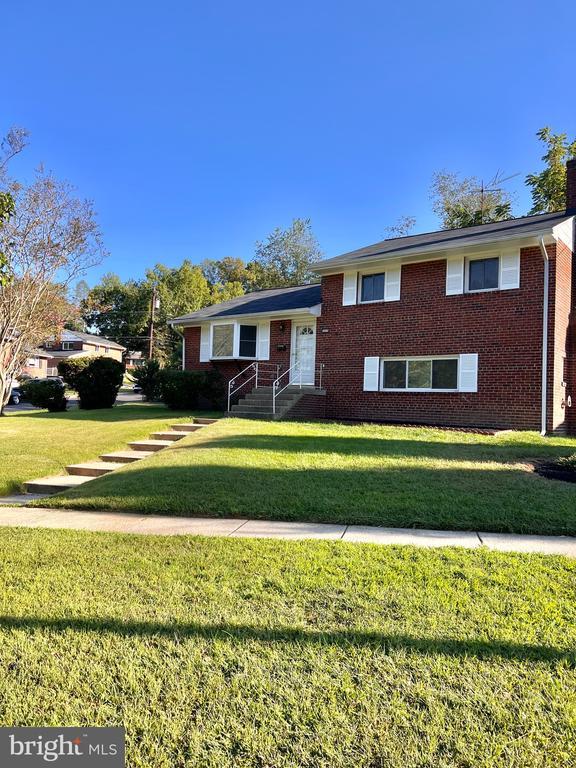 12215 Hunters Ln, Rockville