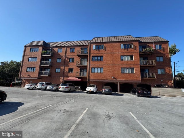 8 Russell Ave #209, Gaithersburg