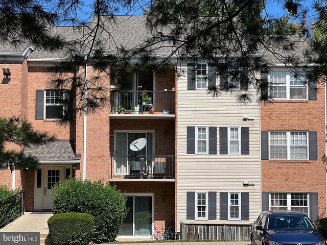 18336 Streamside Dr #304, Gaithersburg