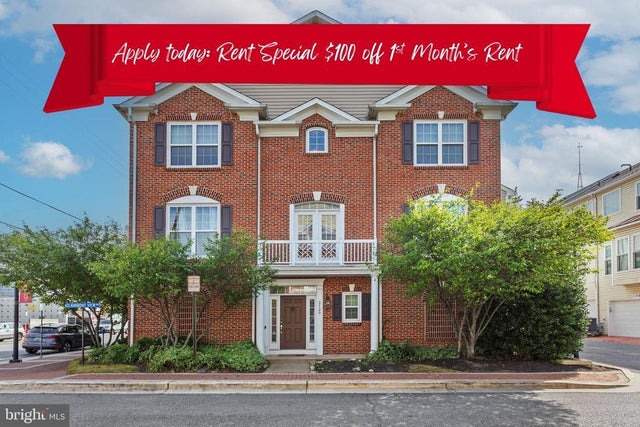 2500 Clairmont View Way, Wheaton