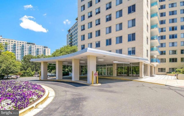 10401 Grosvenor Pl #328, Rockville