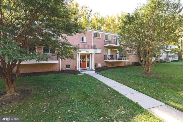 10619 Weymouth St #102, Bethesda