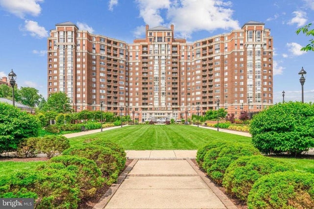 5809 Nicholson Ln #514, Rockville