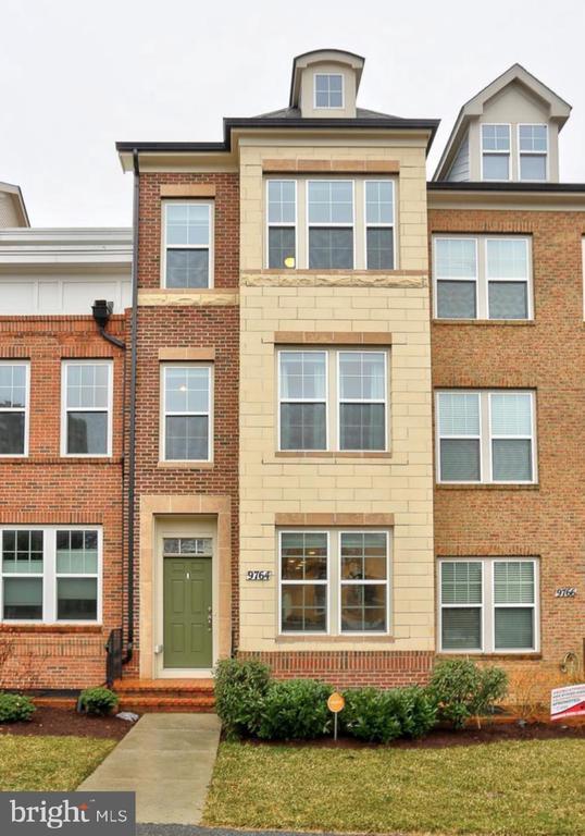 9764 Fields Rd, Gaithersburg
