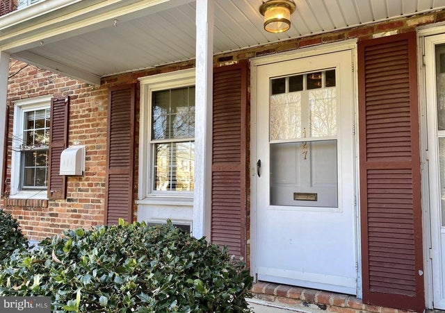 127 Talbott St #127, Rockville