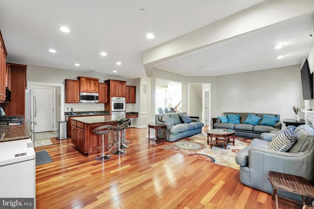 3037 Moore Ln, Kensington