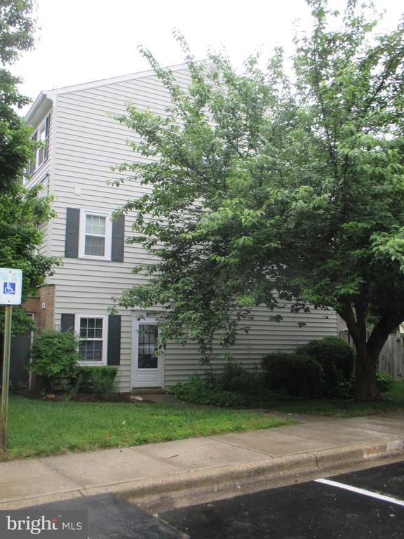 196 Crossbow Ln, Gaithersburg