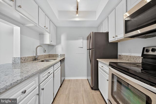 18318 Streamside Dr #302, Gaithersburg