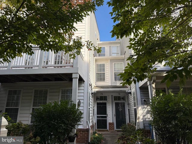 13 Crusader Ct, Germantown