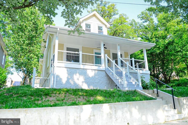 4105 30th St, Mount Rainier