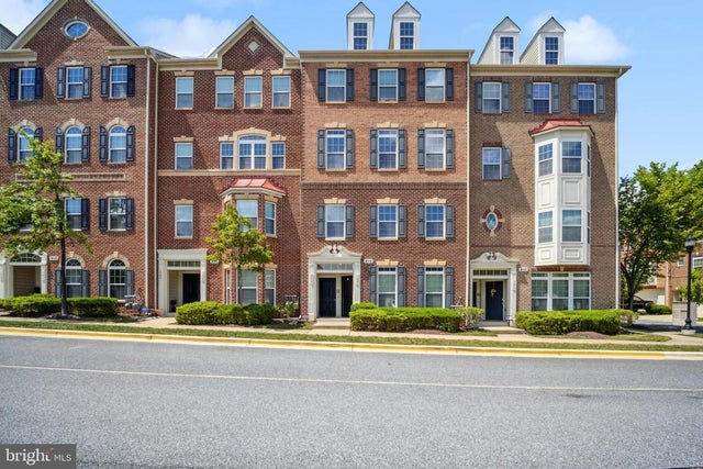 910 Hall Station Dr #105, Bowie