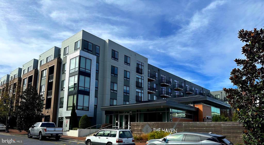 145 Riverhaven Dr #403, OXON HILL