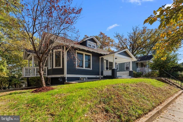 6107 44th Ave, Riverdale