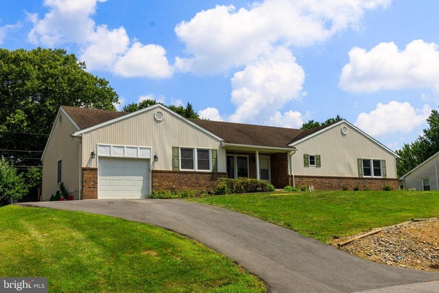 13929 Green Mountain Dr, Maugansville