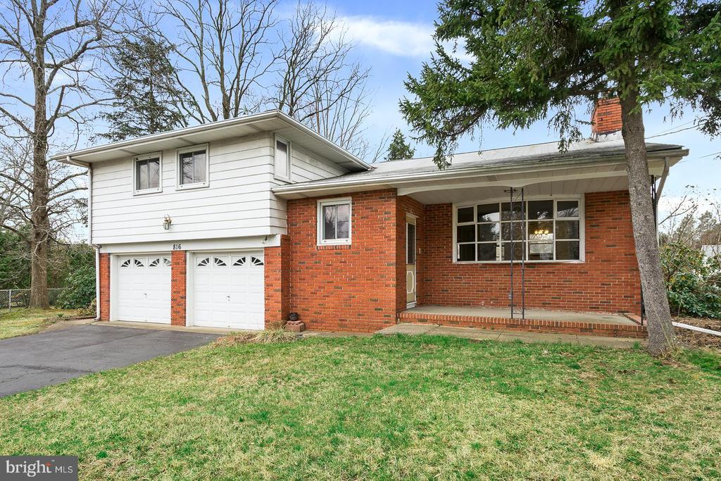 816 East, BORDENTOWN