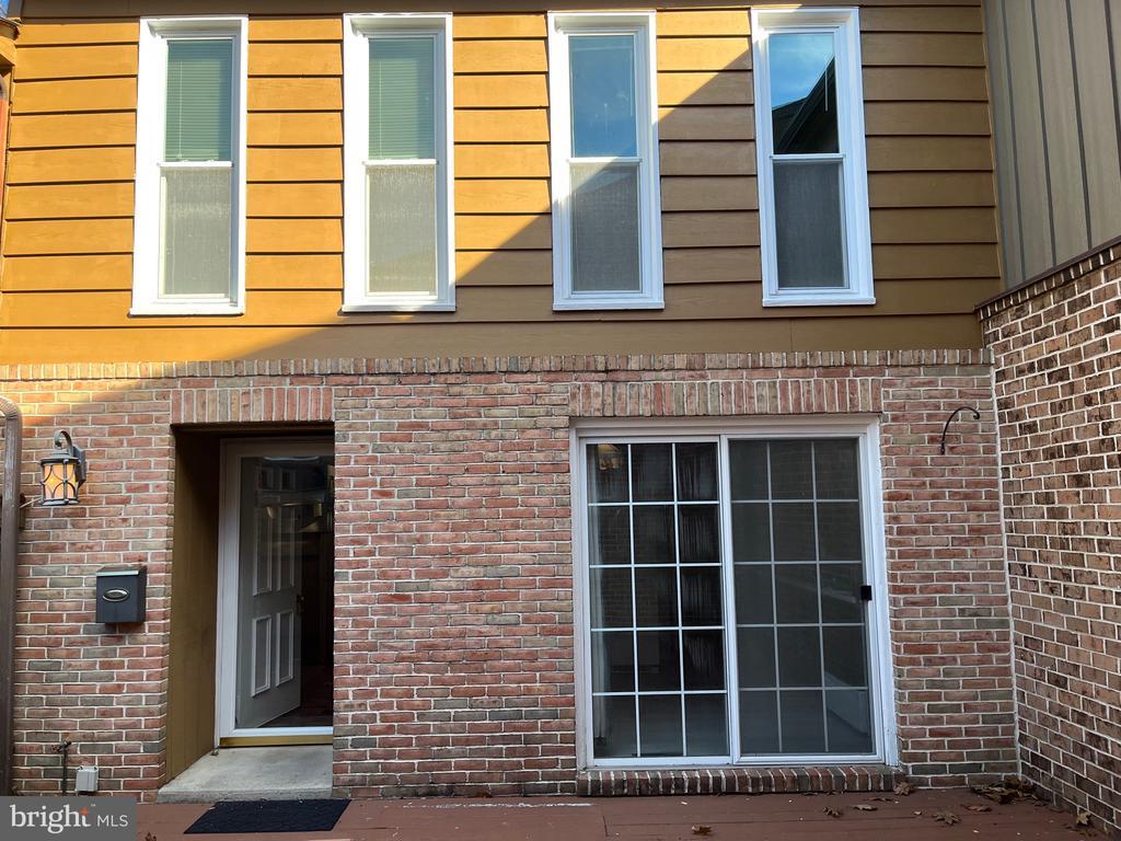 70 Winged Foot Dr, READING