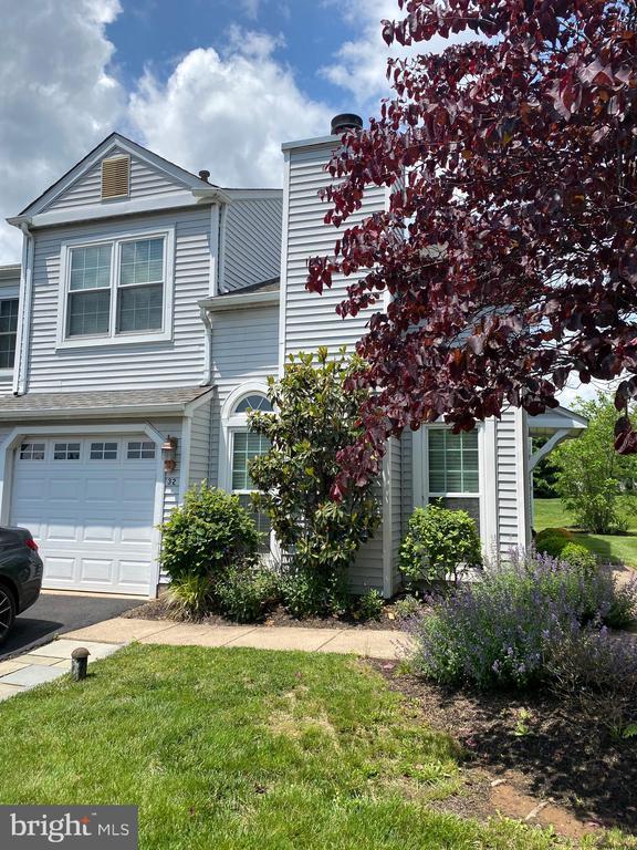 32 Skyview Way, Newtown