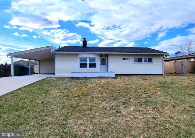 10 Blue Ridge Dr, Levittown