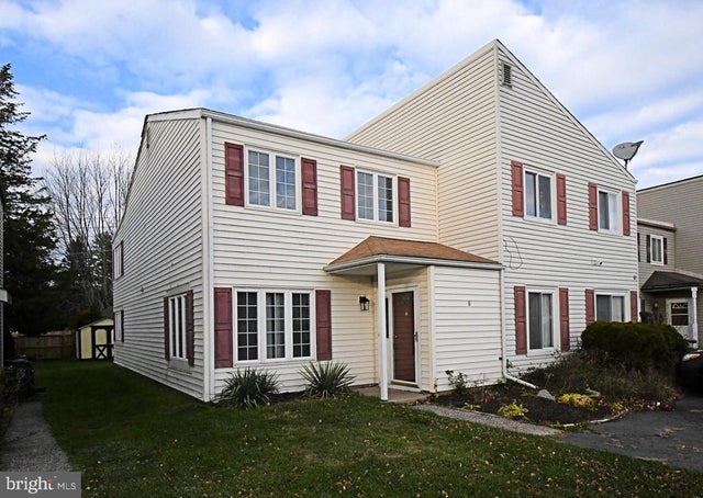 8 Pennington Ln, Quakertown