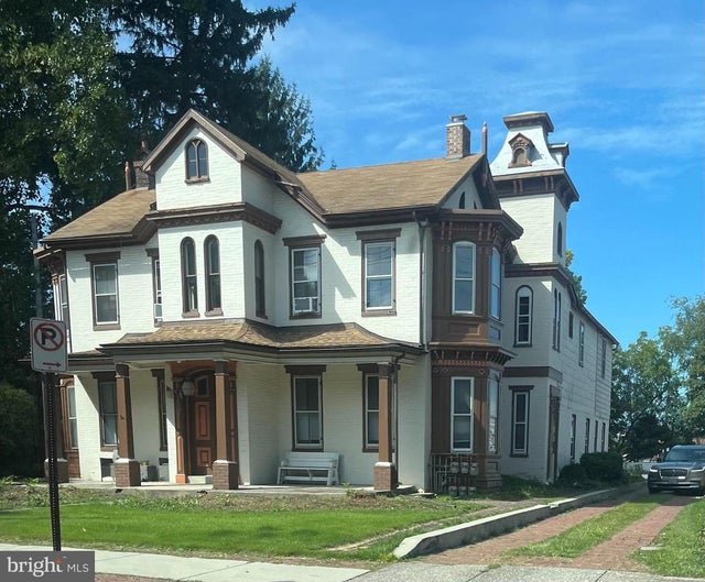 312 W Main St #2, Mechanicsburg