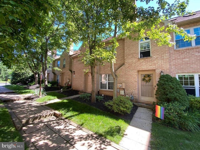 55 Rampart Dr, Chesterbrook