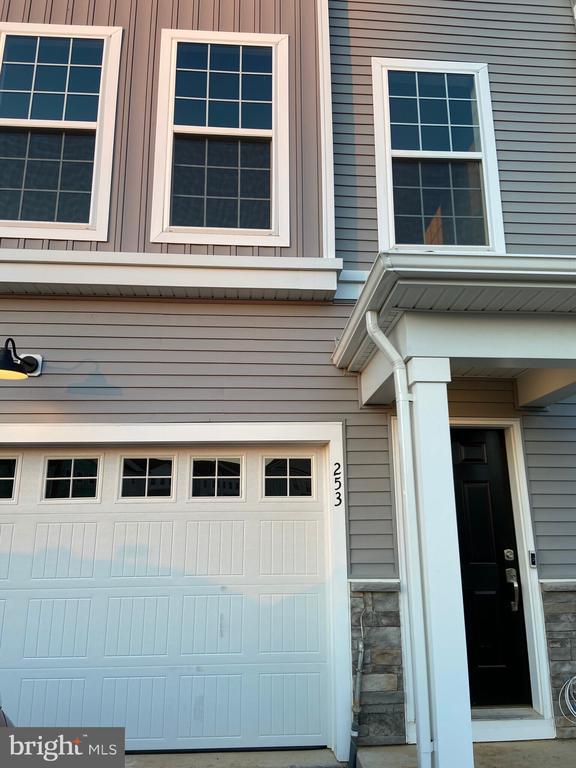 253 Red Leaf Ln, Exton