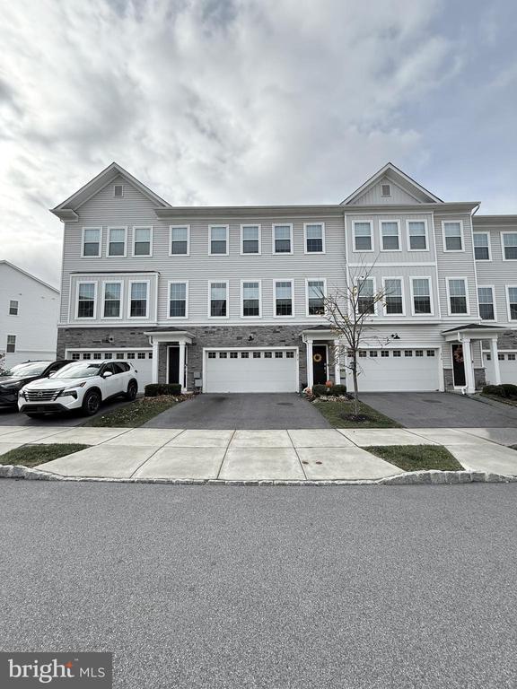 214 Red Leaf Ln, Exton