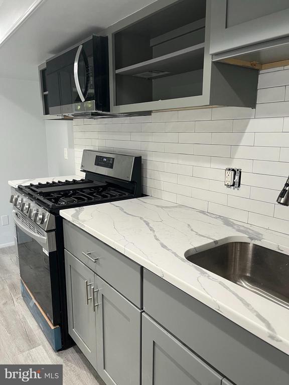 221 Conestoga Rd #100, Wayne