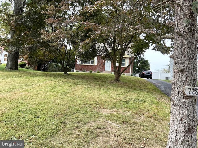 728 Oak Way, Havertown