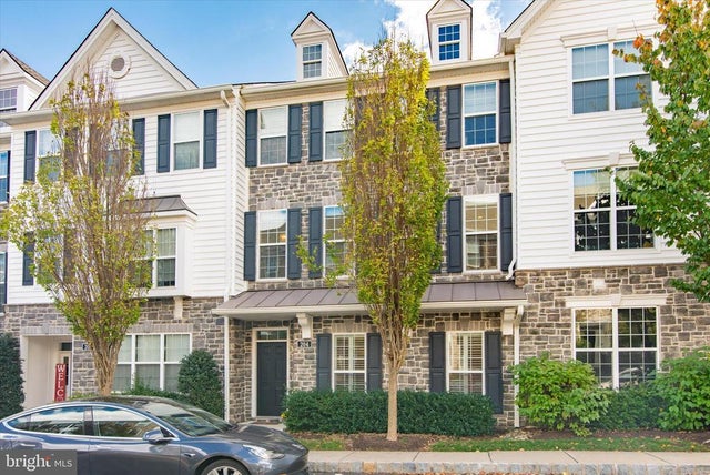 204 Jackdaw Aly, Media