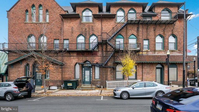 2w State St #2f, Media