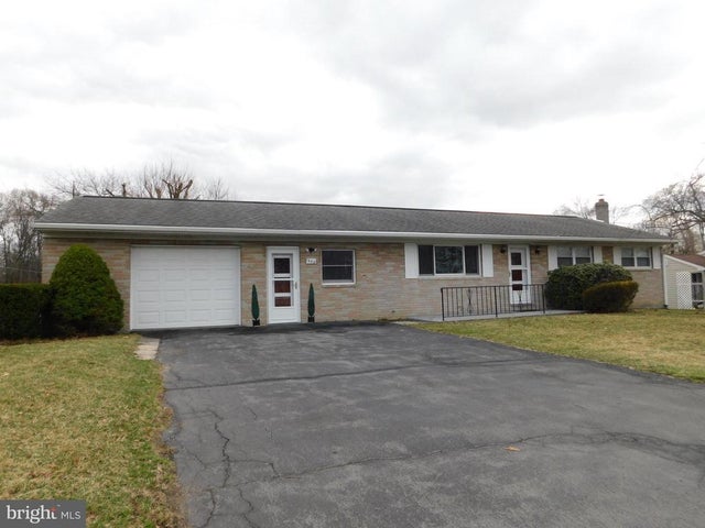 1569 Frank Rd, Chambersburg