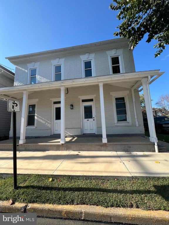 81 E Main St, Newmanstown