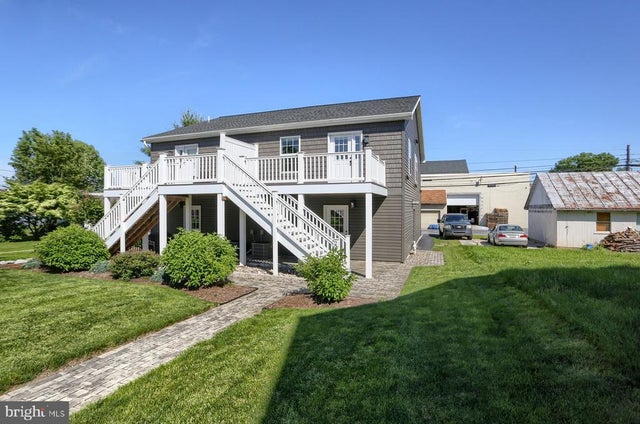 227 W Cherry St, Palmyra