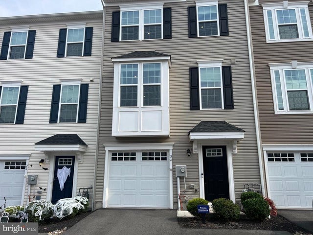 24 Hunters Dr, Gilbertsville