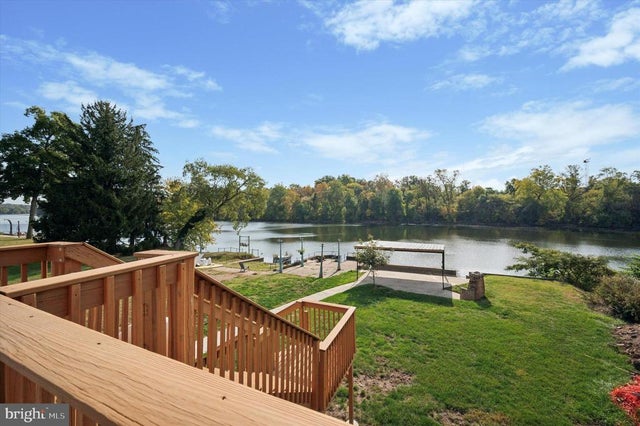 67 1/2 Indian Ln W, Jeffersonville