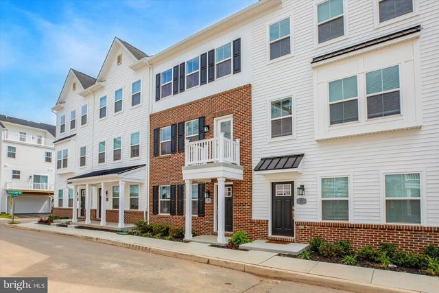 7 Atkins Dr, Bridgeport